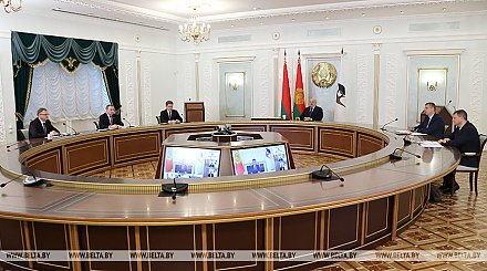 Александр Лукашенко призвал страны ЕАЭС сплотиться и действовать единым фронтом