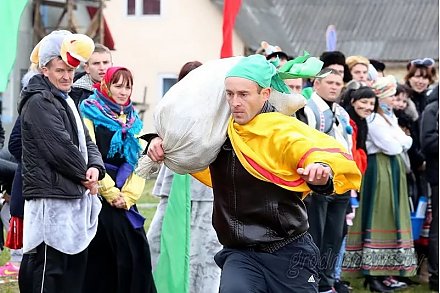 «Аграрный баскетбол» и «Яблочный снайпер»… Молодые труженики села на областных «Дажынках-2017» поучаствуют в необычной эстафете