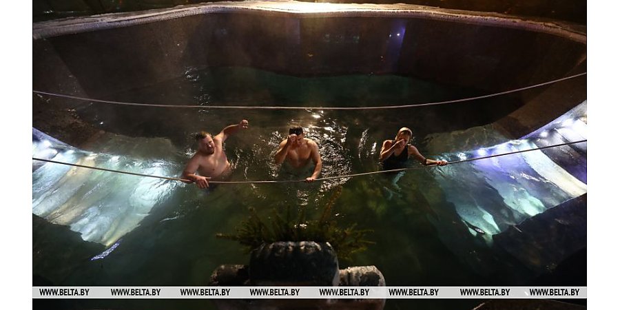 Православные верующие празднуют Крещение Господне