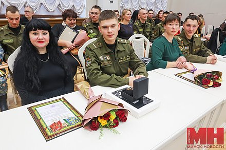 Никита Дюк из Вороново в числе лучших солдат-срочников. Его маму Валентину за достойное воспитание сына пригласили на чествование в Центральный дом офицеров в Минске