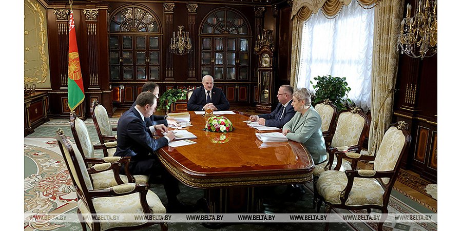 Александр Лукашенко: с экономикой Беларуси не все так гладко, но она демонстрирует хорошее оживление