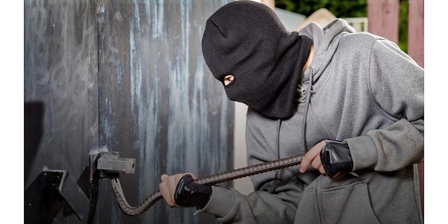 В Вороновском районе двое парней обокрали дом, один из них несовершеннолетний