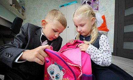 В области начали принимать заявления от многодетных семей на оказание единовременной материальной помощи к школе