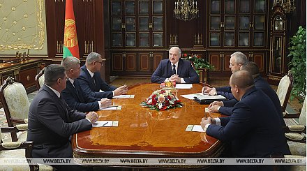 "За кольцевой жизнь меняется разительно" - Лукашенко не считает ситуацию в Беларуси проблемной или сложной