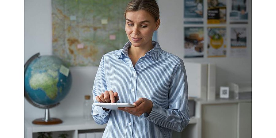 Учителям в Беларуси запретят пользоваться мобильными телефонами на уроках