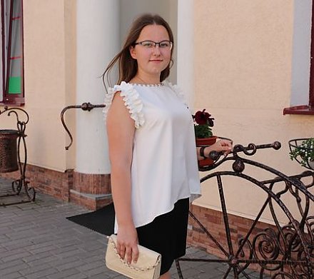 В нынешнюю вступительную кампанию Илона Куней из Радуни стала первой обладательницей 100-балльного результата по ЦТ в нашем районе