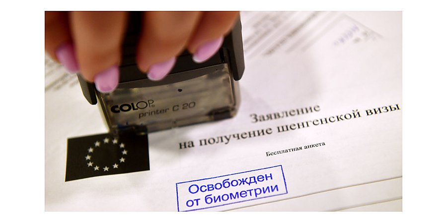 Германия и Франция не поддерживают запрет на выдачу виз россиянам