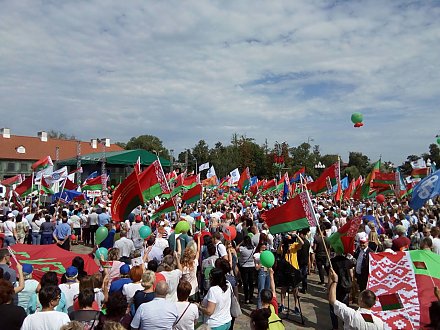 В Гродно проходит митинг «Не дадим развалить страну!» в поддержку мира, безопасности и спокойствия (Будет дополнено)