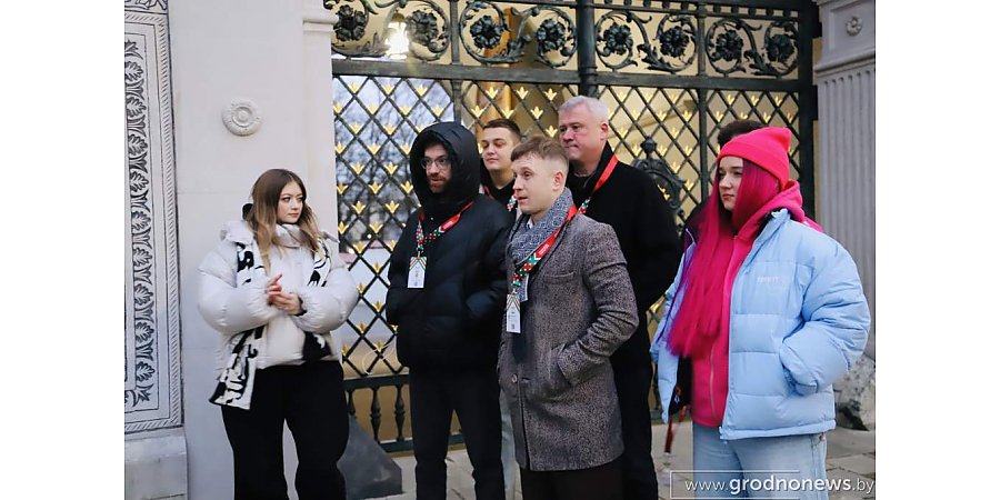 Известные белорусские блогеры посетили экспозицию Старого замка в Гродно в рамках «Марафона единства»