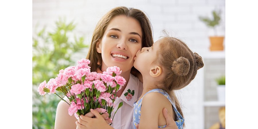 Поздравление с Днем Матери депутата Палаты представителей Национального собрания Республики Беларусь Надежды Хальцовой