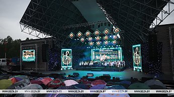 Юбилейный фестиваль "Маладзечна-2026" открылся концертной программой "Калi песня збiрае сяброў"