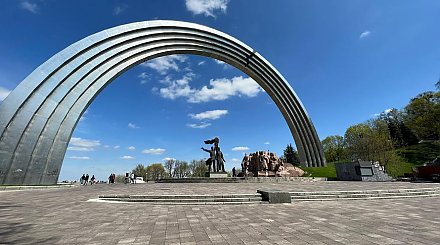 Мэр Киева заявил, что в городе демонтируют монумент Дружбы народов России и Украины