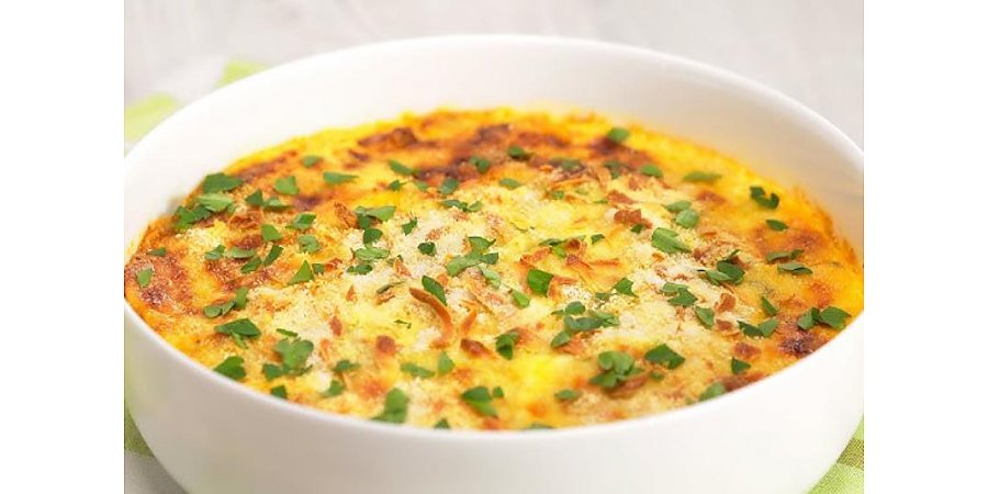 Ужин для тех, кто следит за фигурой: рецепт запеканки из кабачков в сырном соусе