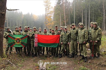 Военнослужащие Лидского погранотряда присоединились к акции «Дай лесу новае жыццё»