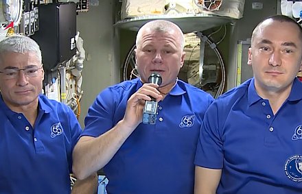 Члены экипажа МКС поздравили жителей Земли с Днем Победы