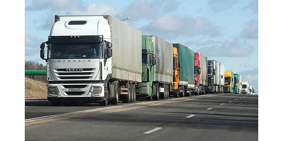 Более 2,7 тысячи фур скопилось в очереди на выезд из Беларуси в ЕС