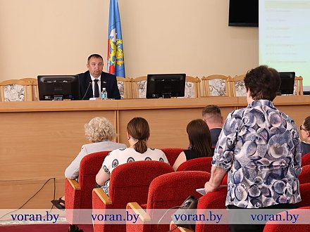 Оттока кадров не должно быть. Такую задачу поставил глава Вороновского района Александр Часнойть в ходе совещания со специалистами кадровой службы и идеологами организаций региона