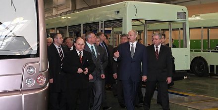 В кризис Александр Лукашенко ставил этот завод в пример. Как белорусский электротранспорт завоевывал рынки