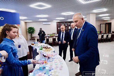 Курс на инновации и расширение. Председатель облисполкома Юрий Караев посетил Волковысское ОАО «Беллакт»