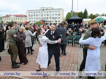 Танец памяти. В вальсе Победы закружились вороновчане