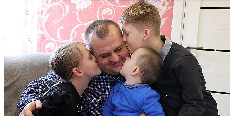 Александр Лукашенко: День отца подчеркивает особую роль мужчин в укреплении традиционной белорусской семьи