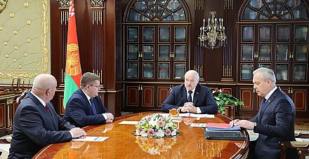Александр Лукашенко о работе предприятий: тот, кто шевелится, даже не заметил эти санкции