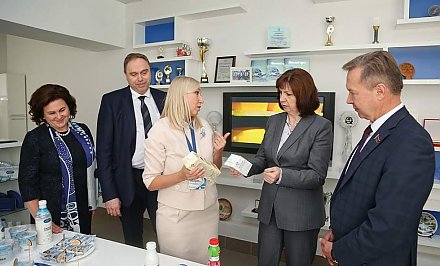 Высокотехнологичное производство и деловой настрой коллектива. Председатель Совета Республики Национального собрания Беларуси Наталья Кочанова посетила ОАО «Молочный мир»