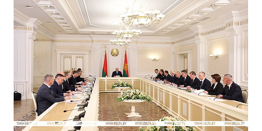 "Где, кто и на каких условиях". Лукашенко поручил отрегулировать правила предоставления и выкупа арендного жилья