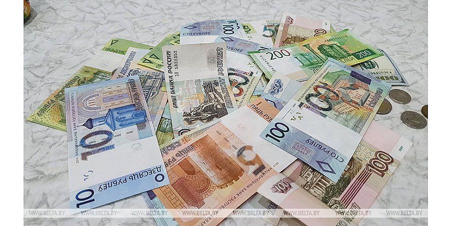 Доллар и российский рубль подешевели, евро и юань подорожали на торгах 5 октября