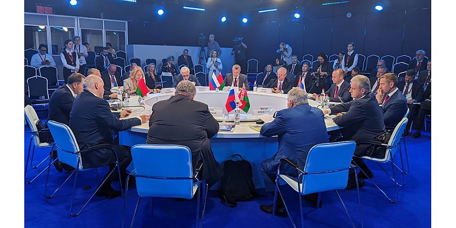 Крутой констатировал взрывной рост торговли услугами между Беларусью и Россией