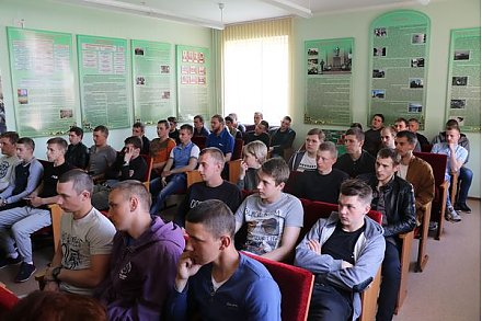 Служить намерены с честью и достоинством