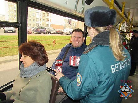 Едем, слушаем, запоминаем. Спасатели области напомнили пассажирам общественного транспорта о правилах пожарной безопасности