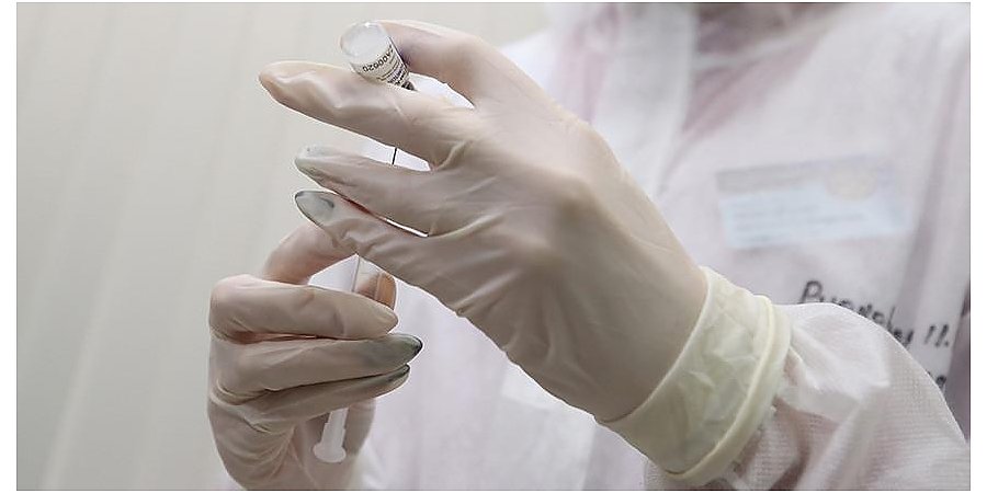 Житель Индии вакцинировался 12 раз и решил проблемы с суставами