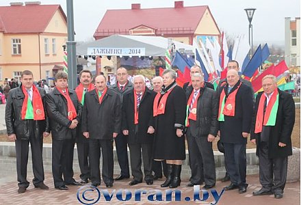 Нiякая глыба золата  не заменiць бохан хлеба