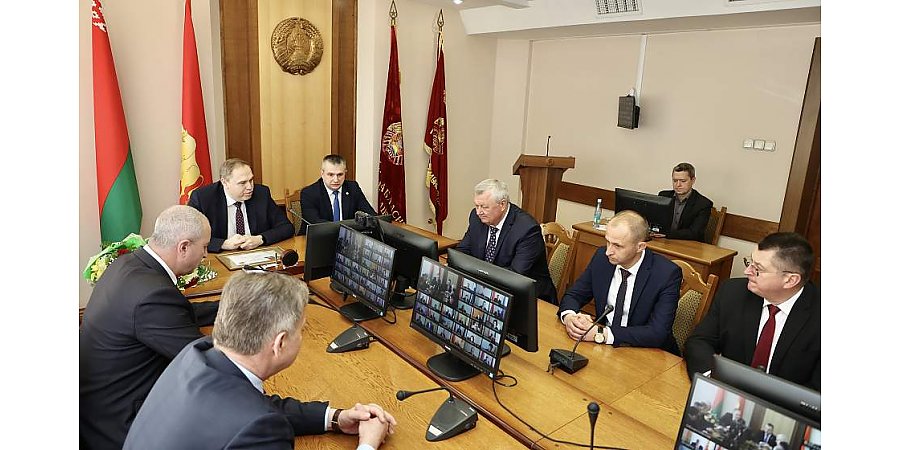 Владимир Караник представил нового первого заместителя председателя облисполкома и управляющего делами облисполкома