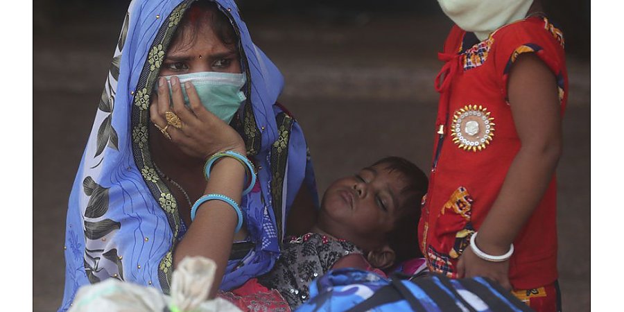 Власти Индии рекомендовали жителям пользоваться защитными масками даже дома
