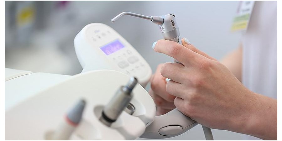 Минздрав опубликовал предельные тарифы на стоматологические услуги