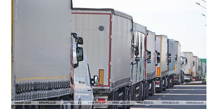 Выезда из Беларуси в ЕС на границе ожидают более 820 фур
