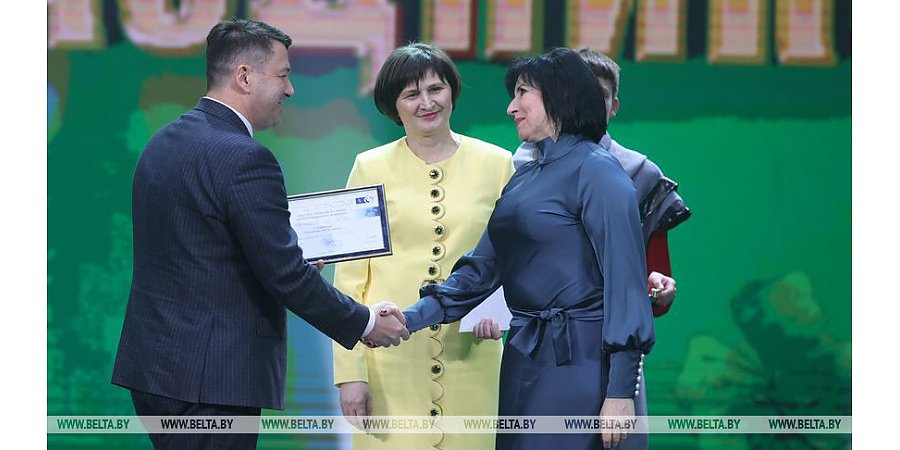 Искренние поздравления и аплодисменты. Лауреатов конкурса "Женщина года" наградили в Гродно