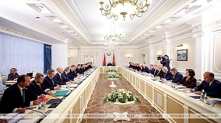 "Нужен реалистичный, но напряженный сценарий". Лукашенко о прогнозных показателях на 2026 год