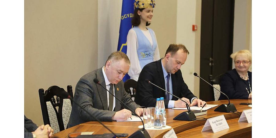 ГрГУ имени Янки Купалы подписал договор о сотрудничестве с главным управлением идеологической работы и по делам молодежи облисполкома