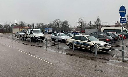 Машина под арестом, а владелец не причем. Почему не стоит покупать автомобиль без оформления