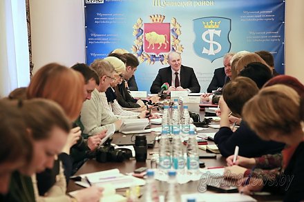 О малой родине, дорогах, спортивных надеждах и экономике не ради цифр. Пресс-конференцию провел председатель Гродненского облисполкома Владимир Кравцов