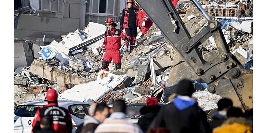 Вице-президент Турции Фуат Октай: число погибших при землетрясении в Турции увеличилось до 5894