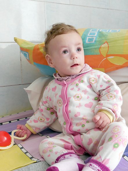 Даша ждет родителей