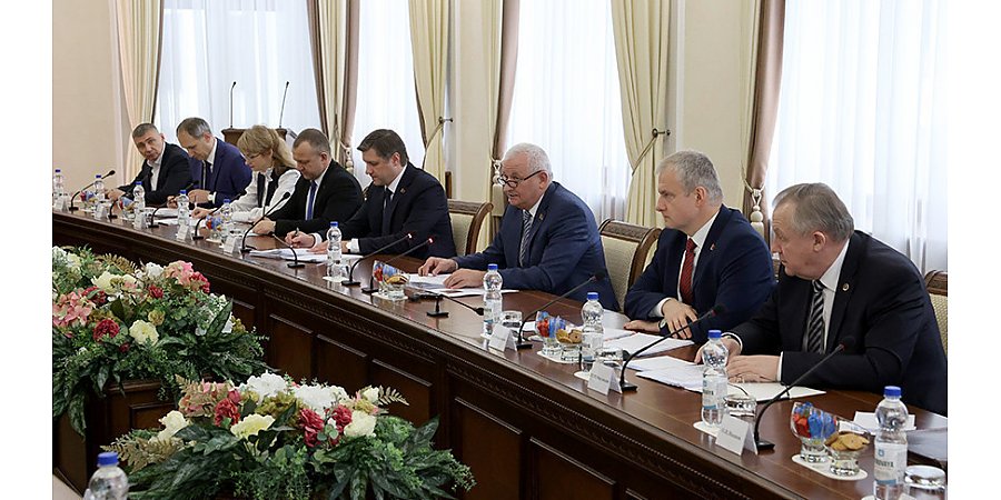 Пассажирский и коммунальный транспорт, АПК. Петр Пархомчик о приоритетах сотрудничества с Камчатским краем