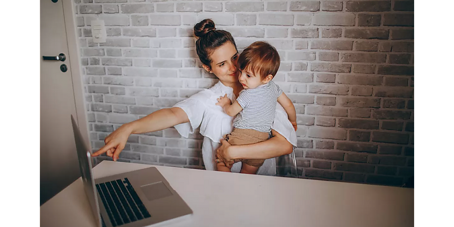 Декретный отпуск и работа с уплатой налога на профессиональный доход: как сохранить детское пособие