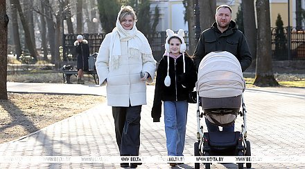 Александр Лукашенко: при любых условиях государство и дальше будет поддерживать материнство и детство