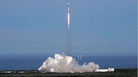Ракета-носитель Falcon 9 стартовал с космодрома на мысе Канаверал