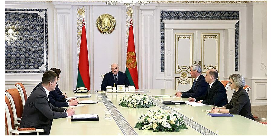 Тема недели: Александр Лукашенко провел совещание по вопросам деятельности политических партий